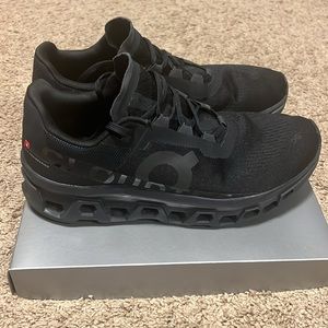 Men’s On Cloud cloudmonster size US 11.5 EU 46